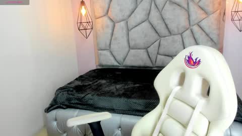 addy__02 online show from April 18, 7:58 pm