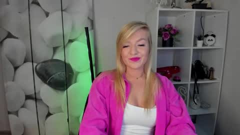 AdrenalinLaura online show from November 18, 2:40 pm