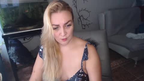 Adriana Paredes  online show from February 21, 12:50 pm