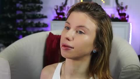 Aelia online show from November 15, 4:35 am