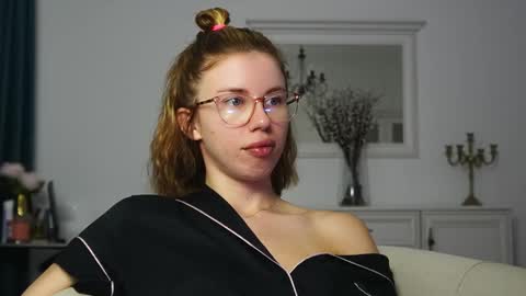 Aelia online show from September 12, 4:02 am