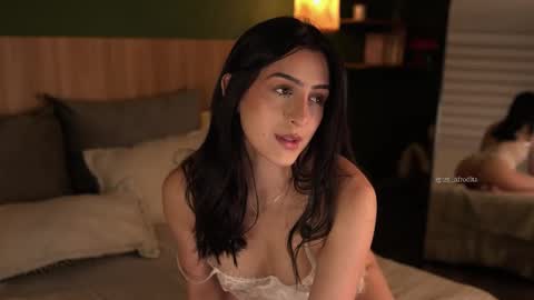 Emma online show from February 14, 1:40 am