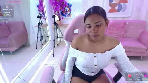 afrodita_loren online show from April 28, 3:43 am