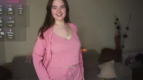 Lana  1800 - 0330 UTC   Mia 0700- 1630 UTC online show from April 6, 6:03 am