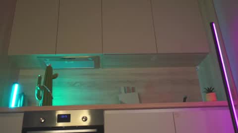 May online show from October 20, 8:01 pm