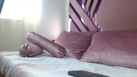 aiilynsmiith online show from December 1, 1:47 pm