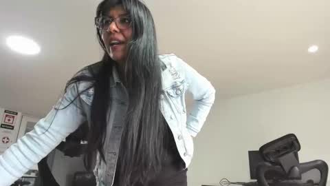 Katie   online show from November 10, 5:08 pm