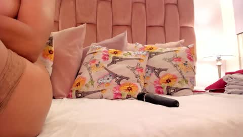 aisha  online show from January 11, 7:19 pm