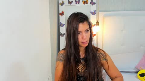 aishawild online show from February 6, 2:15 pm