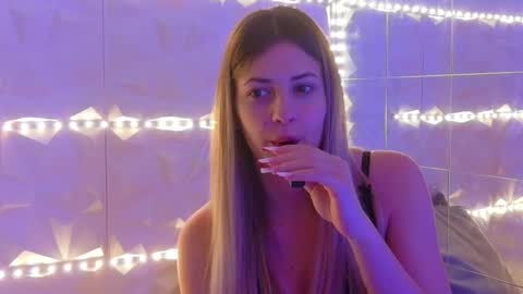 Aisha online show from December 1, 5:55 am