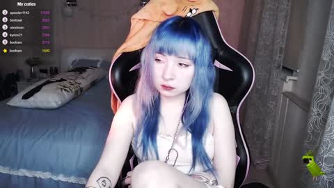 akirahartyx online show from February 8, 4:25 pm