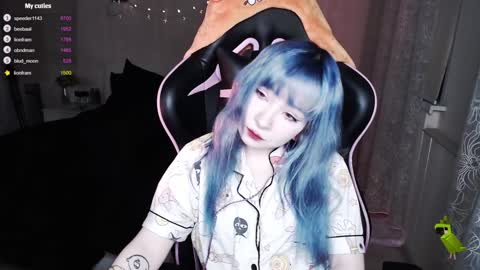 akirahartyx online show from January 14, 1:28 pm