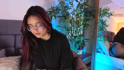 alaiaaddict online show from February 25, 8:51 pm