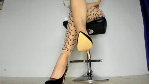 ALANNIS online show from December 5, 7:05 am