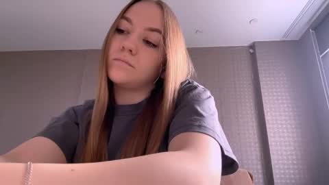 Bella online show from April 25, 1:41 pm