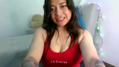 QUEEN OFF MILk  IM BACK  15 NOV online show from March 21, 3:17 pm