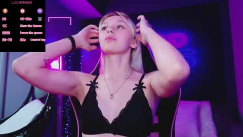 alessiacroft online show from December 15, 5:12 am