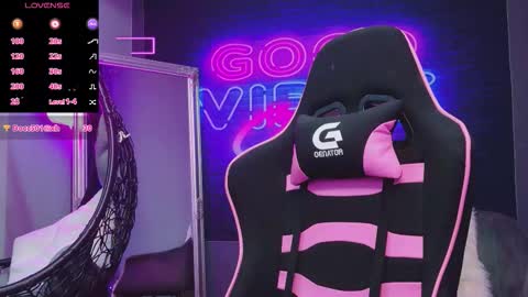 alessiacroft online show from November 18, 6:03 am