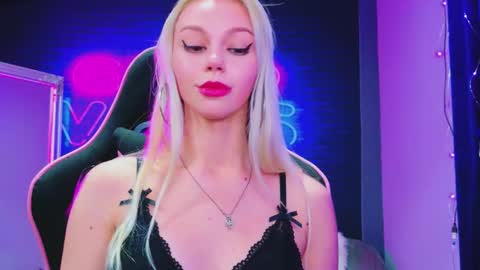 alessiacroft online show from February 16, 7:52 am