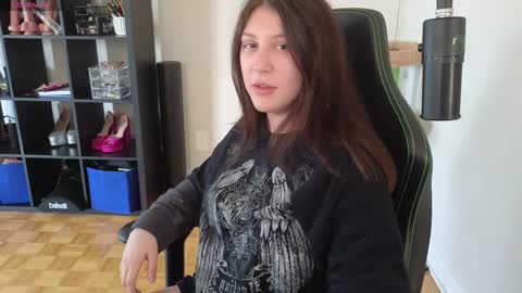 dont be afraid to click social media link its  working  just click on that  online show from September 10, 9:26 pm