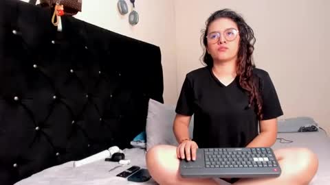 alexandra clauss online show from September 18, 4:49 pm