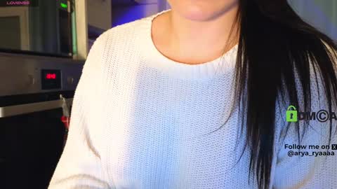 A R Y A  T I A online show from December 17, 11:27 pm