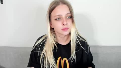 alice_halle online show from September 9, 6:51 pm