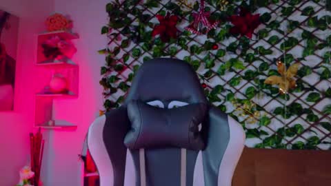 alice_rous21 online show from November 24, 1:35 pm