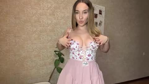 aliceandeva_ online show from January 15, 5:41 pm