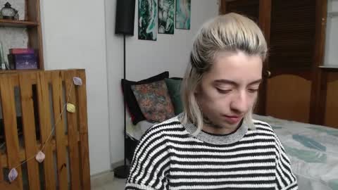 alicee_logan_ online show from April 6, 2:33 am