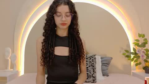 alice online show from December 3, 6:10 pm