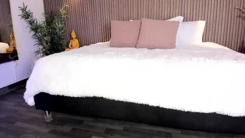 Alice  online show from October 3, 4:17 am