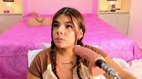 A L I C E  T H U N D E R online show from February 13, 4:11 am