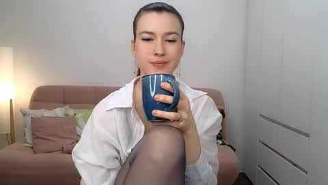 alicianoveli online show from December 4, 6:26 am