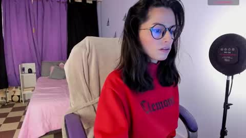 Aiko  Independent Model  online show from March 16, 10:35 pm