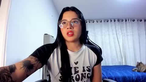 aliice_walker_ online show from October 12, 4:37 am