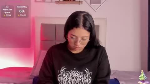 aliice_walker_ online show from January 18, 12:04 pm