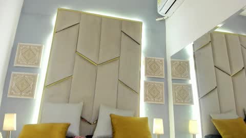 Ali Jhones online show from October 4, 4:33 pm