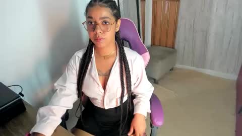 alika online show from October 12, 5:26 pm