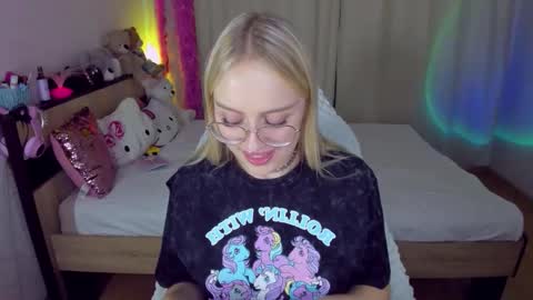 alinaocean online show from October 18, 7:37 pm