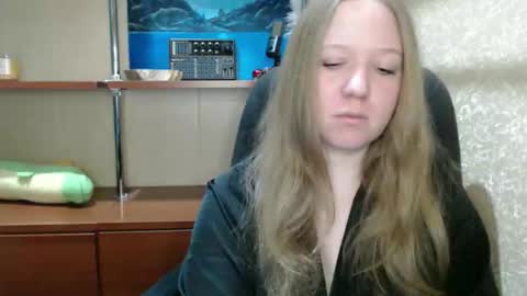 alisha_xi online show from January 6, 1:04 pm