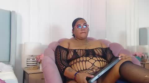 alishamonroe online show from June 26, 4:03 am