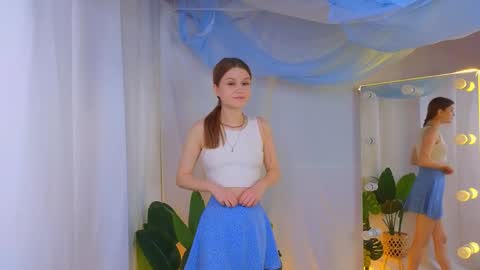 Alisia online show from December 13, 8:21 am