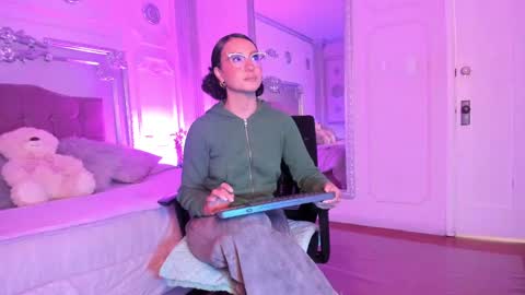 Alison Fishert online show from February 11, 11:53 am