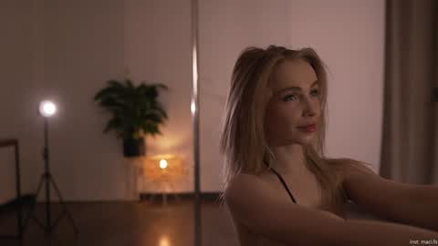 Alissa online show from October 11, 4:42 pm