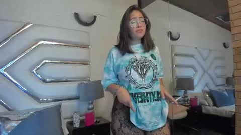 alissbluumm online show from June 9, 7:35 pm