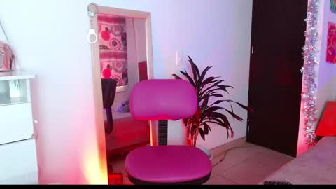 alissesallie_ online show from January 13, 8:26 pm