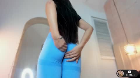 alizza_ online show from November 3, 11:36 am