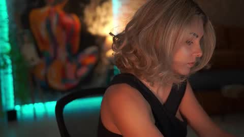 Allie online show from December 5, 6:02 am