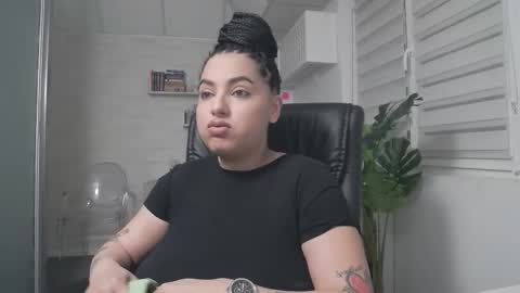         online show from October 4, 4:33 pm